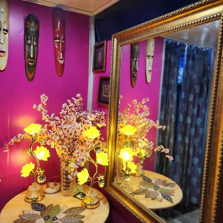 Hotel The Cube Stay New Delhi Bagian luar foto