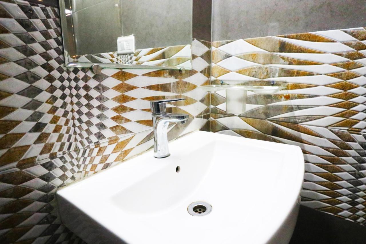 Hotel The Cube Stay New Delhi Bagian luar foto