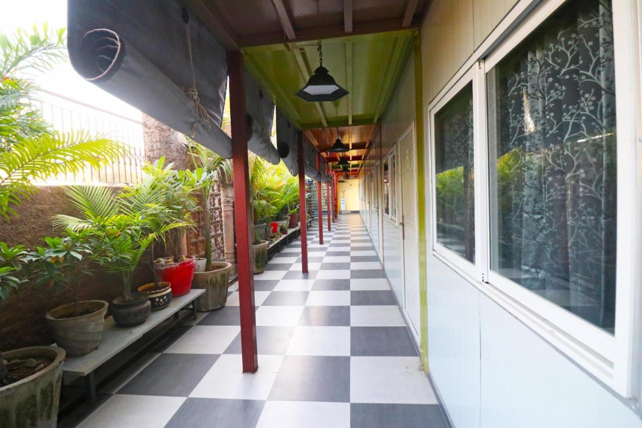 Hotel The Cube Stay New Delhi Bagian luar foto