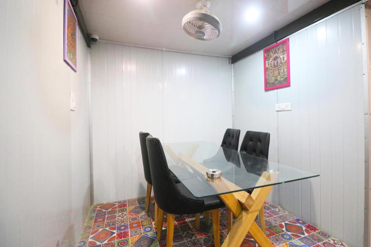 Hotel The Cube Stay New Delhi Bagian luar foto