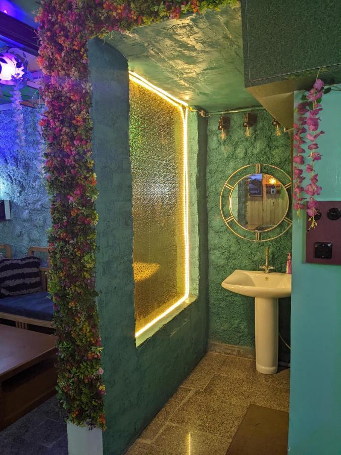 Hotel The Cube Stay New Delhi Bagian luar foto